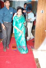 Asha Bhosle launches Unheard Melodies at Radio City in association with Universal in Bandra on 6th Sept 2010 (24).JPG